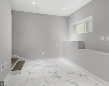 1526 Ridge Avenue - Photo Thumbnail 17