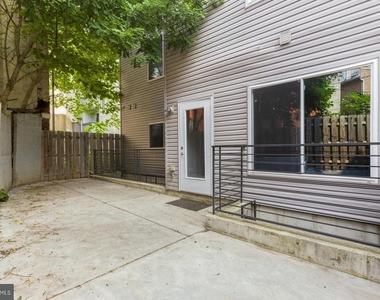 1526 Ridge Avenue - Photo Thumbnail 10