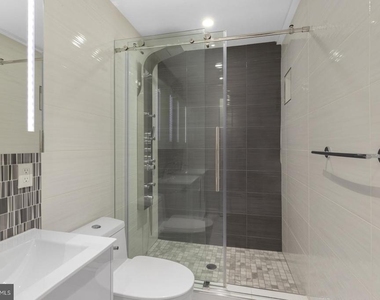 1526 Ridge Avenue - Photo Thumbnail 23