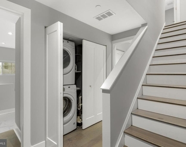 1526 Ridge Avenue - Photo Thumbnail 12