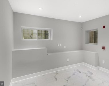 1526 Ridge Avenue - Photo Thumbnail 13