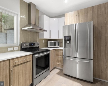 1526 Ridge Avenue - Photo Thumbnail 6