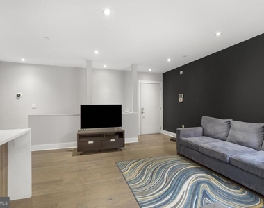 1526 Ridge Avenue - Photo Thumbnail 3