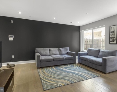 1526 Ridge Avenue - Photo Thumbnail 2
