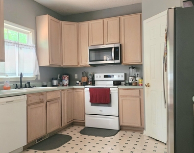 9017 Erinsbrook Drive - Photo Thumbnail 4