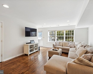 535 Gerhard Street - Photo Thumbnail 8