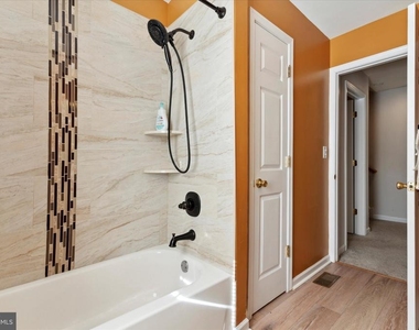 535 Gerhard Street - Photo Thumbnail 17