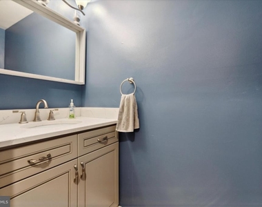 535 Gerhard Street - Photo Thumbnail 11