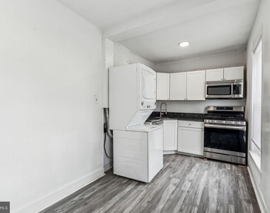 270 Dupont Street - Photo Thumbnail 2