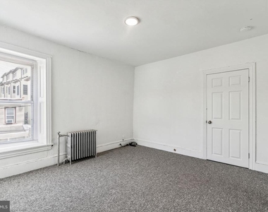 270 Dupont Street - Photo Thumbnail 4