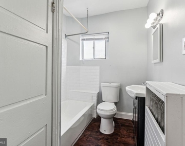 270 Dupont Street - Photo Thumbnail 7