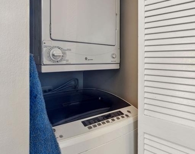 2429 Locust Street - Photo Thumbnail 23