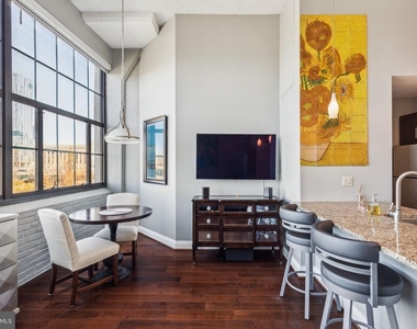 2429 Locust Street - Photo Thumbnail 8
