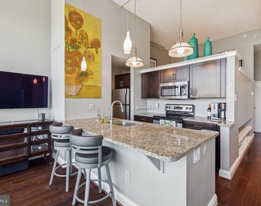 2429 Locust Street - Photo Thumbnail 6
