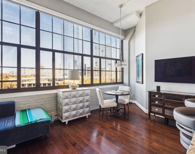 2429 Locust Street - Photo Thumbnail 9