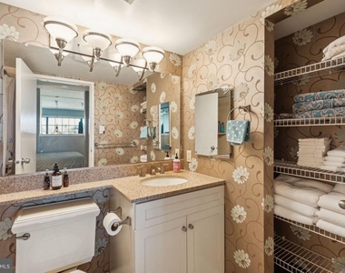2429 Locust Street - Photo Thumbnail 32