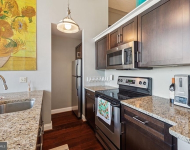 2429 Locust Street - Photo Thumbnail 3