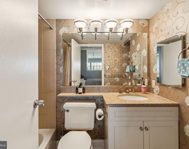2429 Locust Street - Photo Thumbnail 31