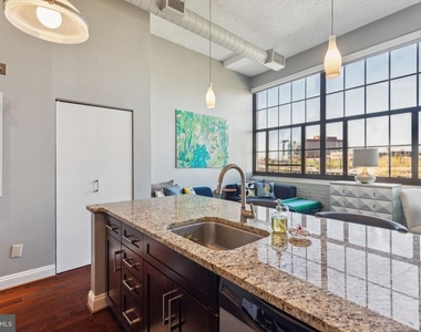2429 Locust Street - Photo Thumbnail 4