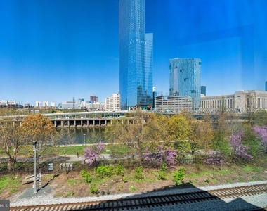 2429 Locust Street - Photo Thumbnail 20