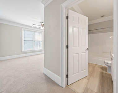 423 Waterford Lake Drive - Photo Thumbnail 7