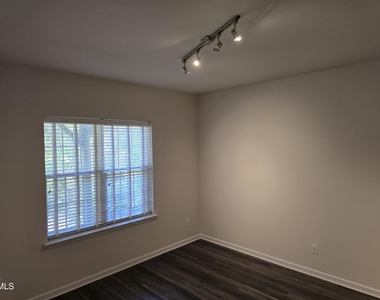 802 Sutter Gate Lane - Photo Thumbnail 6