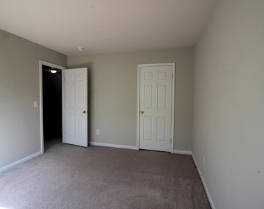 104 Hickory Meadow Circle - Photo Thumbnail 12