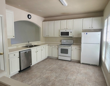 104 Hickory Meadow Circle - Photo Thumbnail 3