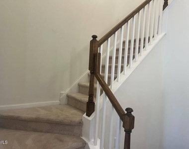 6140 Beale Loop - Photo Thumbnail 15