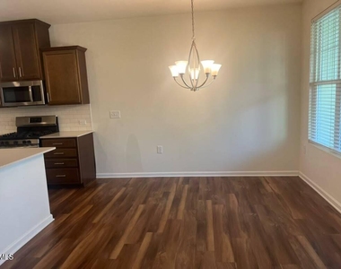 6140 Beale Loop - Photo Thumbnail 12