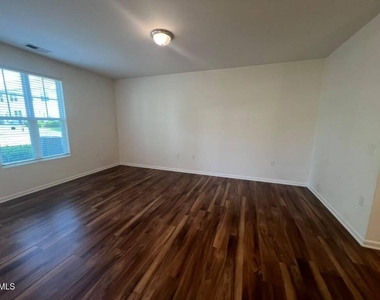 6140 Beale Loop - Photo Thumbnail 11