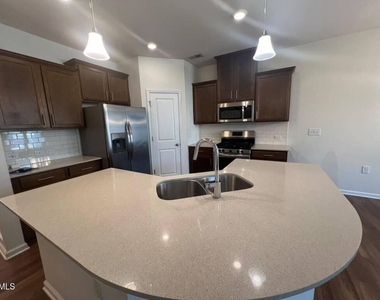 6140 Beale Loop - Photo Thumbnail 13
