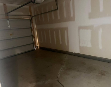6140 Beale Loop - Photo Thumbnail 5