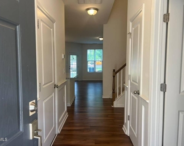 6140 Beale Loop - Photo Thumbnail 2