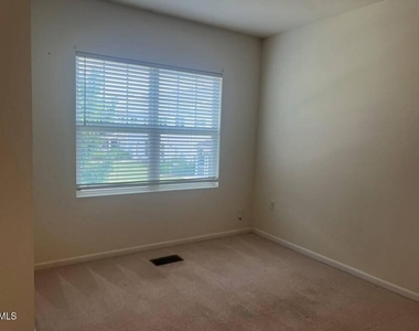 6140 Beale Loop - Photo Thumbnail 29