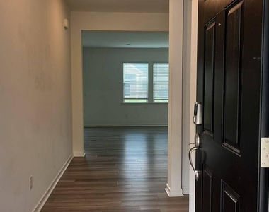 338 Summer Ranch Drive - Photo Thumbnail 6
