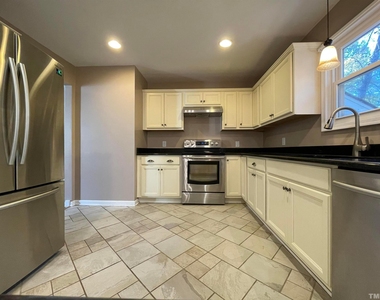200 Glen Bonnie Lane - Photo Thumbnail 14