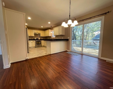 200 Glen Bonnie Lane - Photo Thumbnail 9