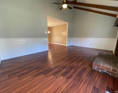 200 Glen Bonnie Lane - Photo Thumbnail 3