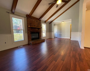200 Glen Bonnie Lane - Photo Thumbnail 5