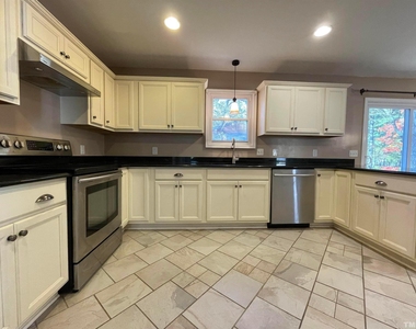 200 Glen Bonnie Lane - Photo Thumbnail 17