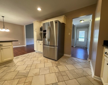 200 Glen Bonnie Lane - Photo Thumbnail 16