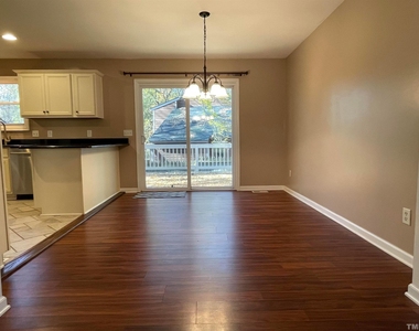 200 Glen Bonnie Lane - Photo Thumbnail 7