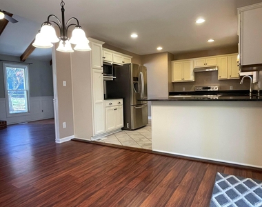 200 Glen Bonnie Lane - Photo Thumbnail 11