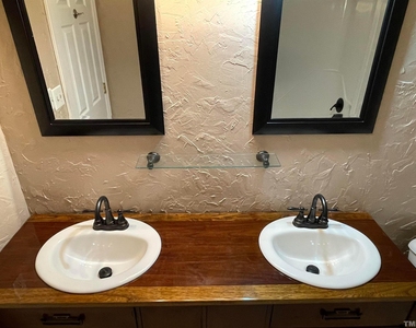 200 Glen Bonnie Lane - Photo Thumbnail 23