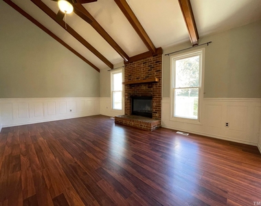 200 Glen Bonnie Lane - Photo Thumbnail 6