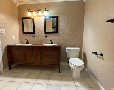 200 Glen Bonnie Lane - Photo Thumbnail 21
