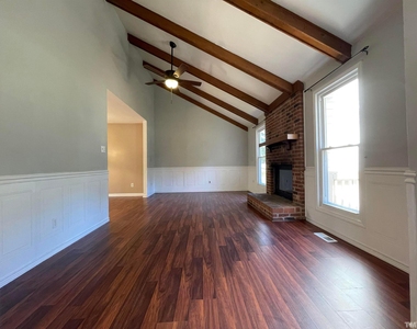 200 Glen Bonnie Lane - Photo Thumbnail 2