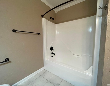 200 Glen Bonnie Lane - Photo Thumbnail 20