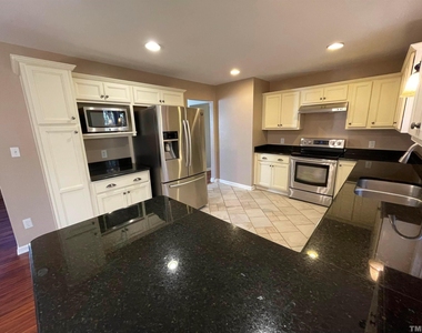 200 Glen Bonnie Lane - Photo Thumbnail 12